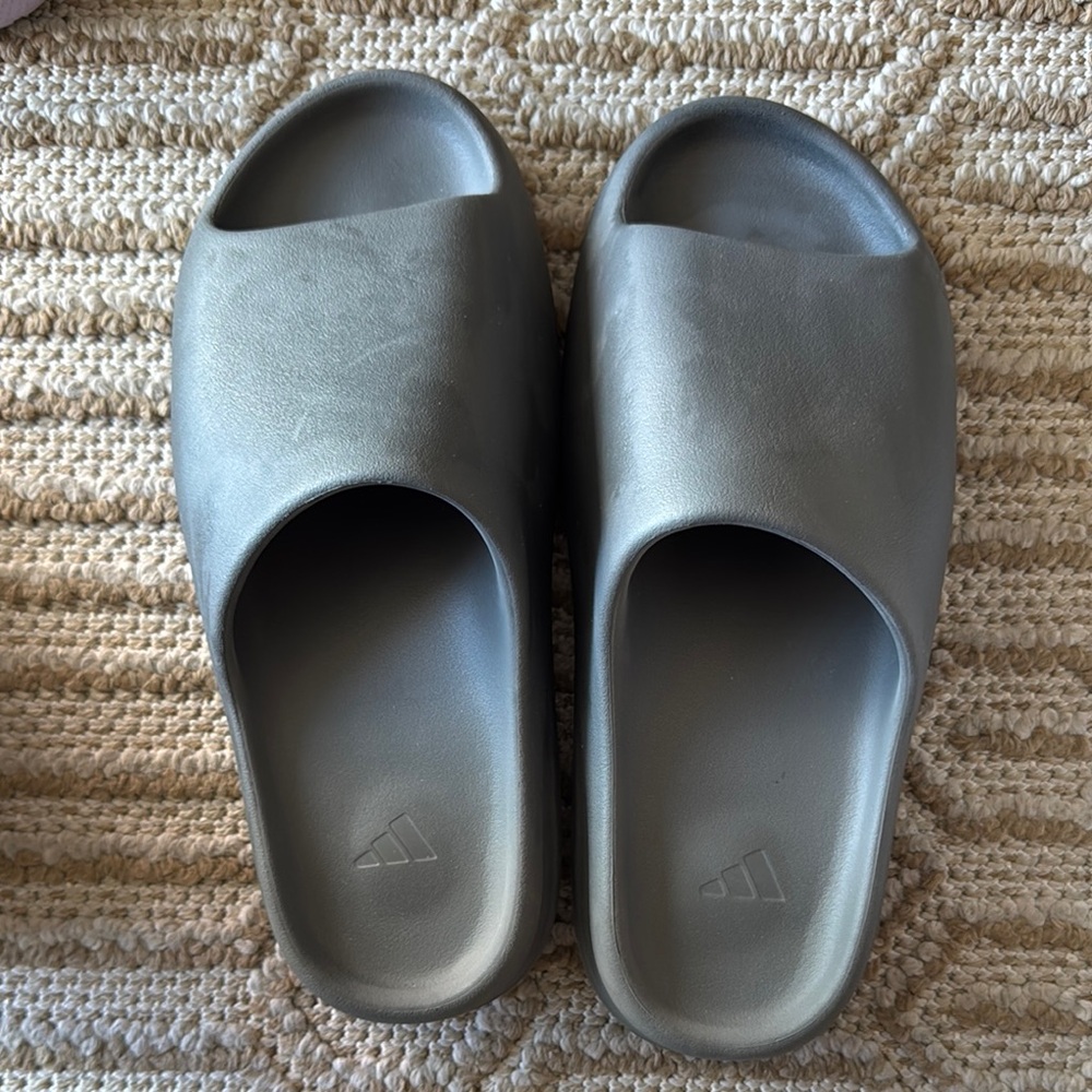 YEEZY SLIDE GREY SIZE 14 PROOF OF AUTHENTIC PURCHASE AVAILABLE FROM CNFIRMED APP